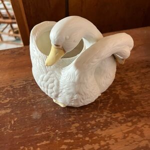 80’s Vintage Intertwining White Swsn Planter